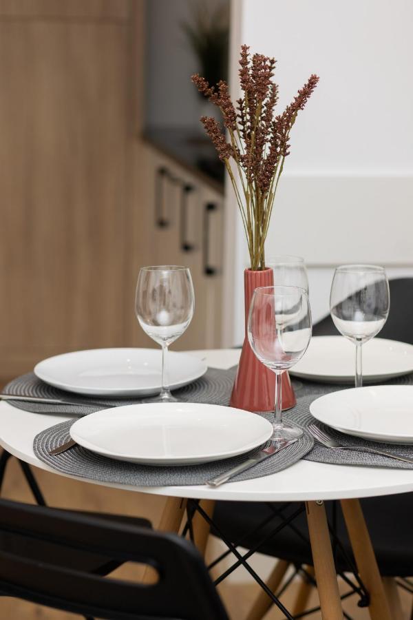 Wola Pet-Friendly Apartments With Ac Slawinska By Noclegi Renters Warschau Exterior foto