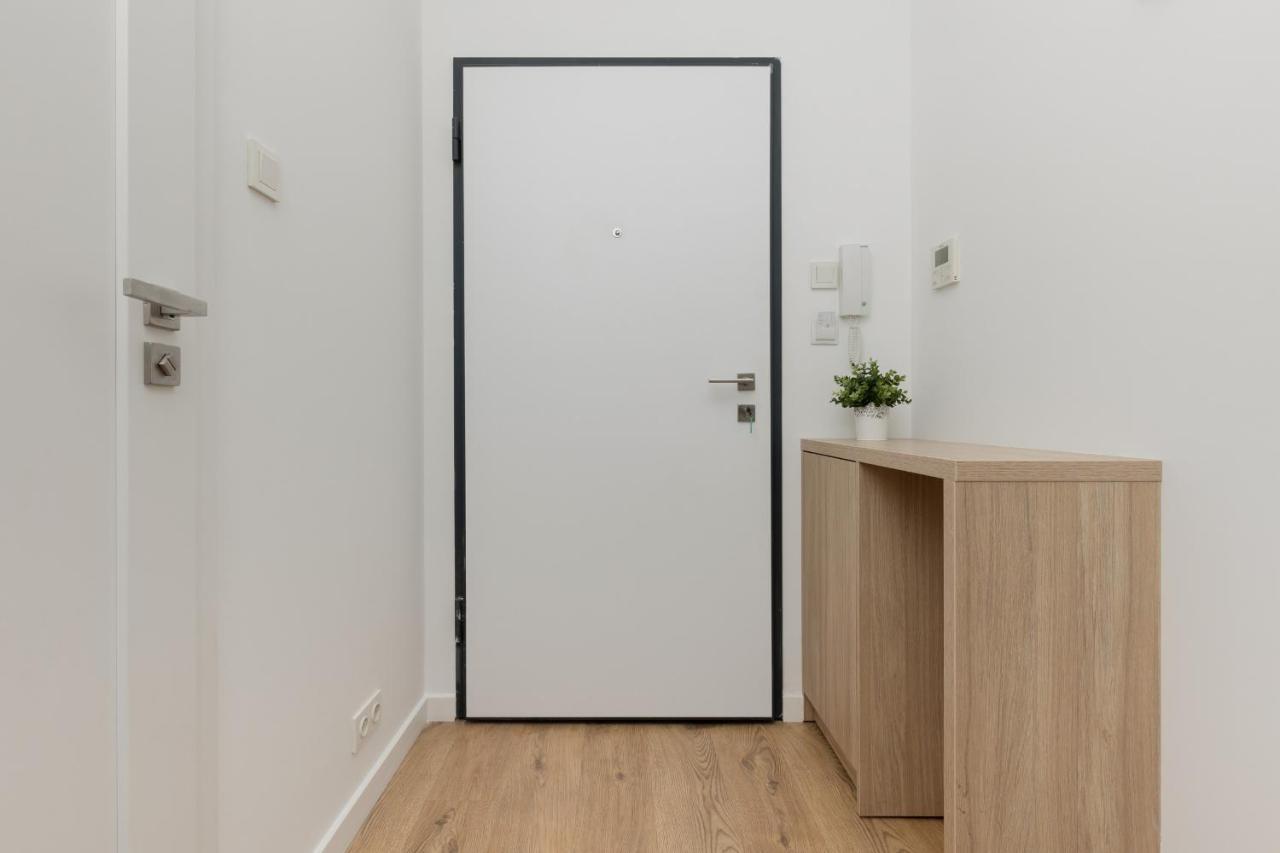 Wola Pet-Friendly Apartments With Ac Slawinska By Noclegi Renters Warschau Exterior foto