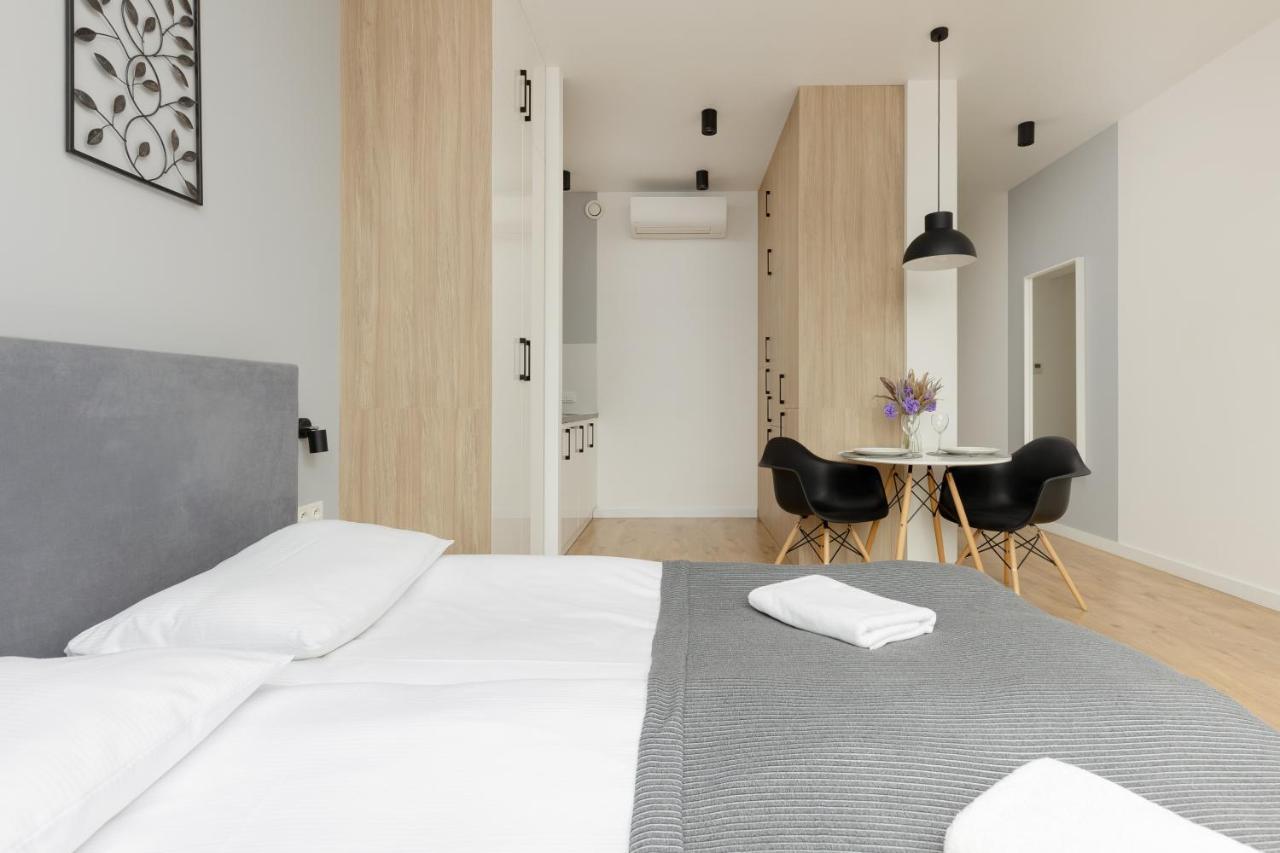 Wola Pet-Friendly Apartments With Ac Slawinska By Noclegi Renters Warschau Exterior foto